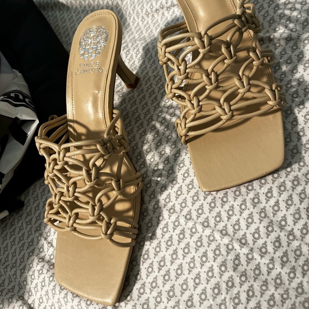 Vince Camuto Heels size 8.5 never worn no box